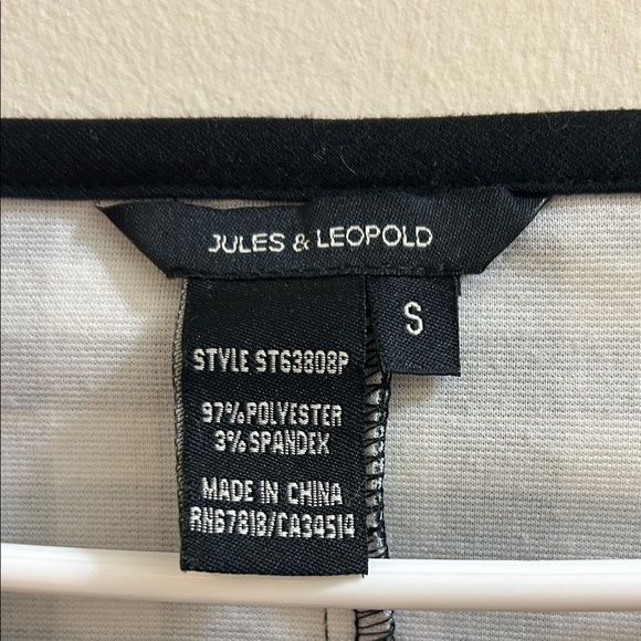 Jules & Leopold Black and Gray Top - Picture 2 of 8